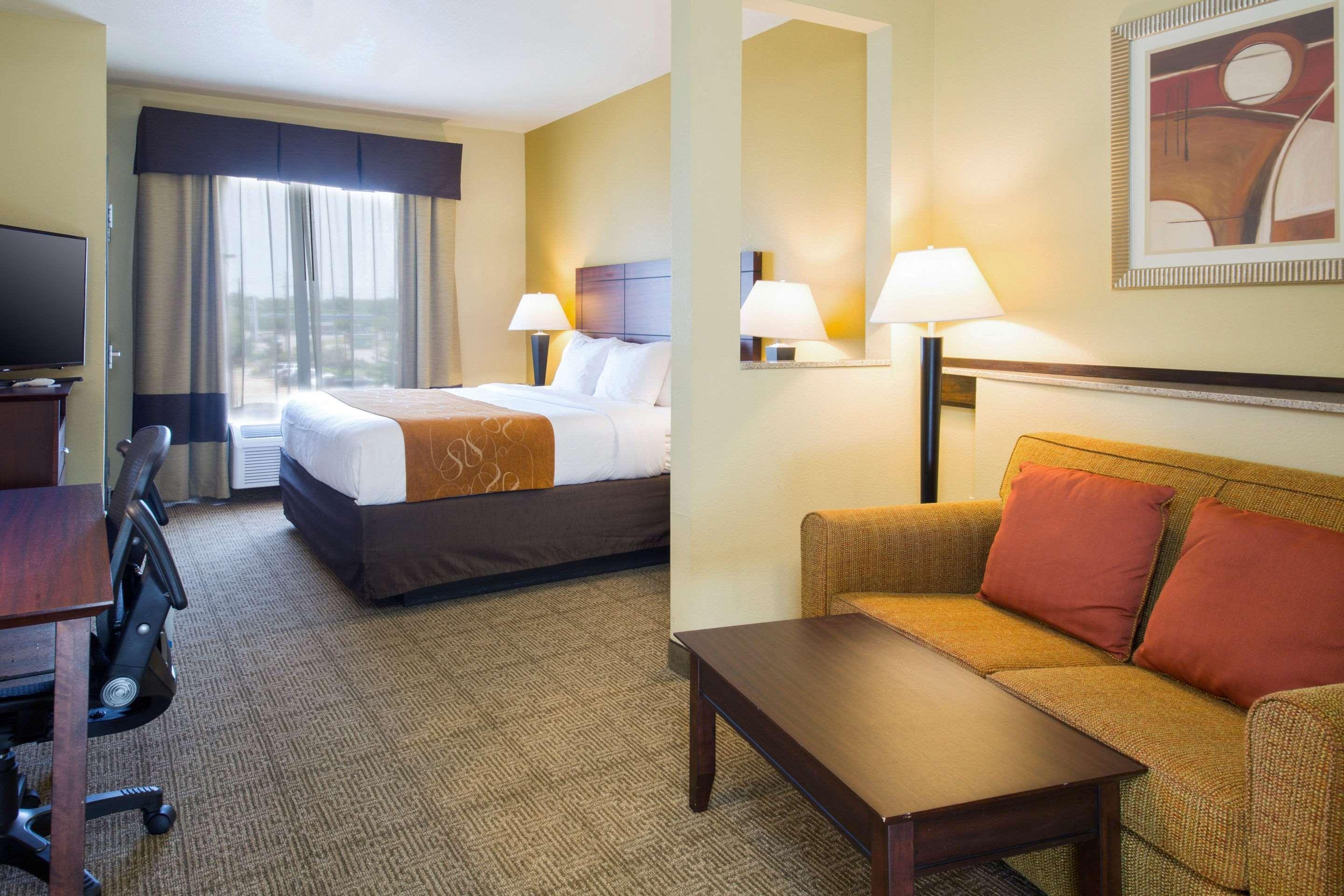 Comfort Suites Airport South Монтгомері Екстер'єр фото