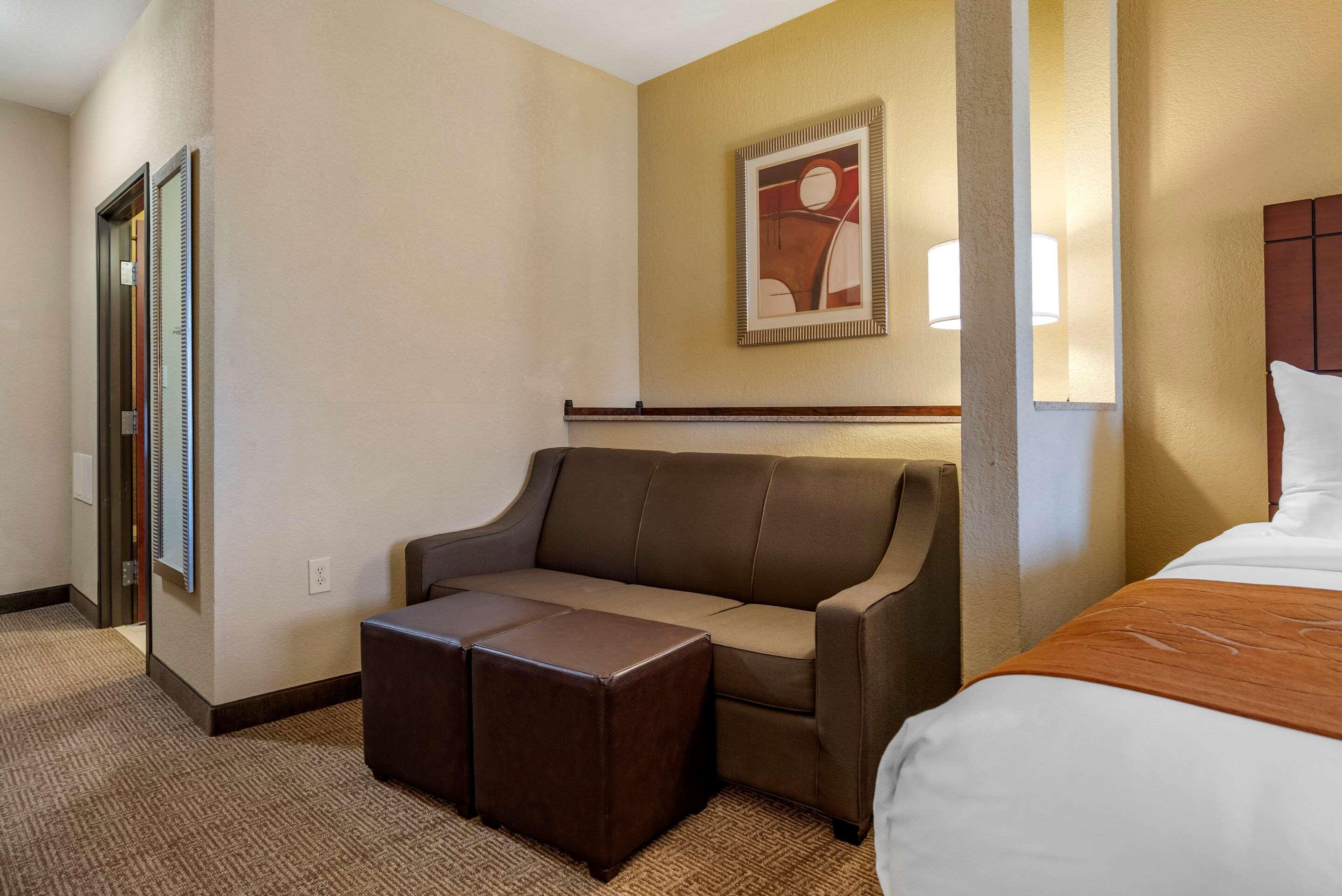 Comfort Suites Airport South Монтгомері Екстер'єр фото