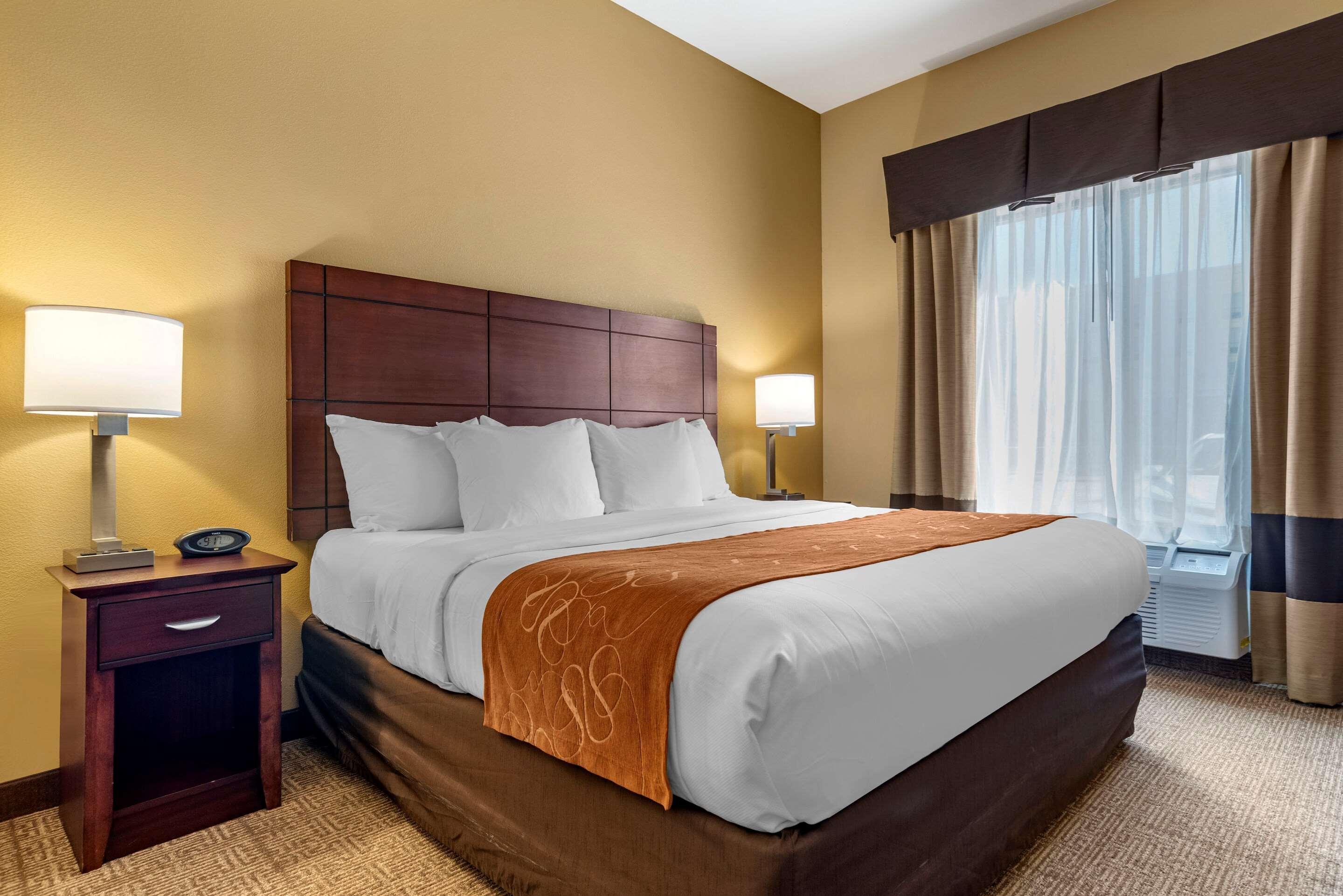 Comfort Suites Airport South Монтгомері Екстер'єр фото