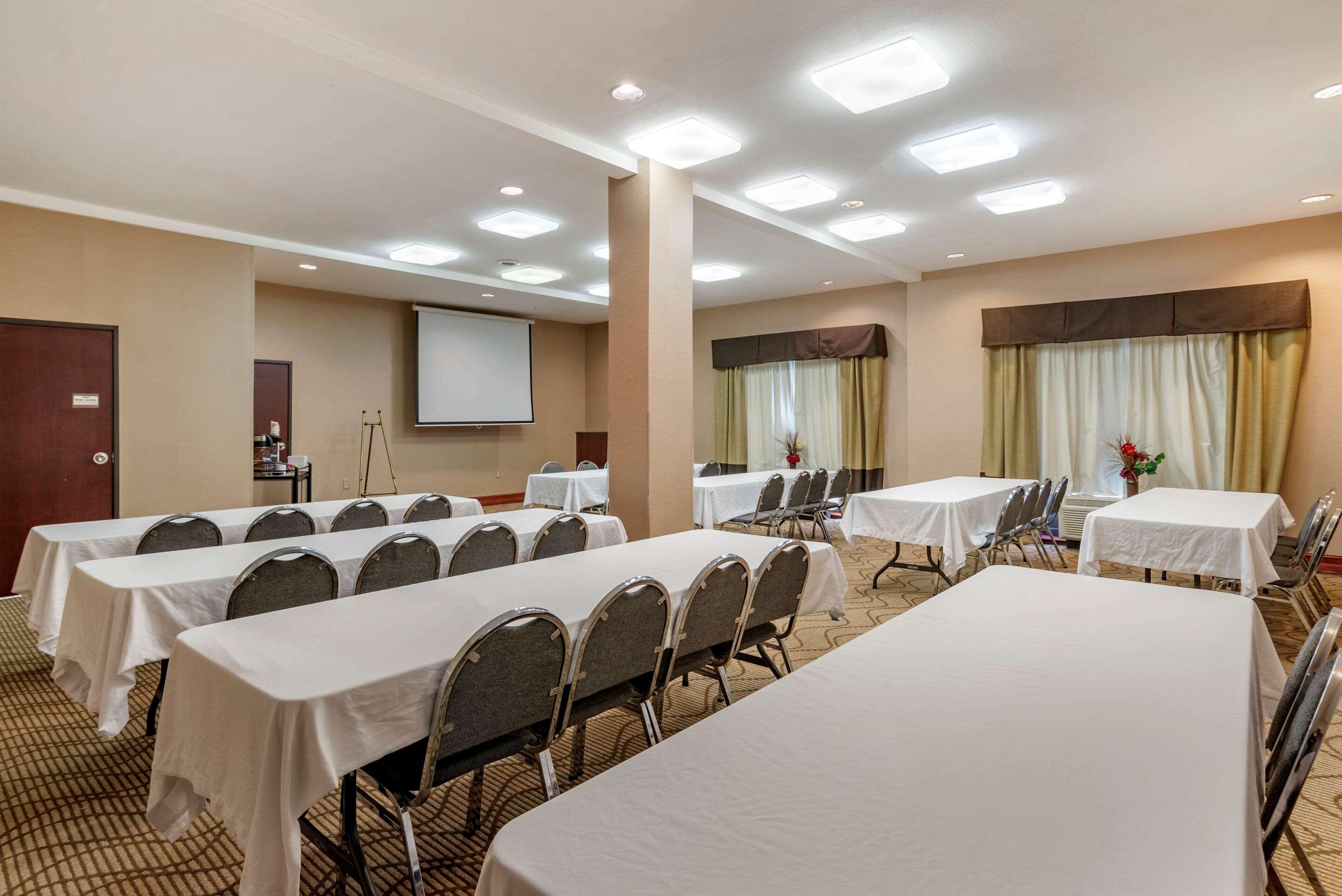 Comfort Suites Airport South Монтгомері Екстер'єр фото