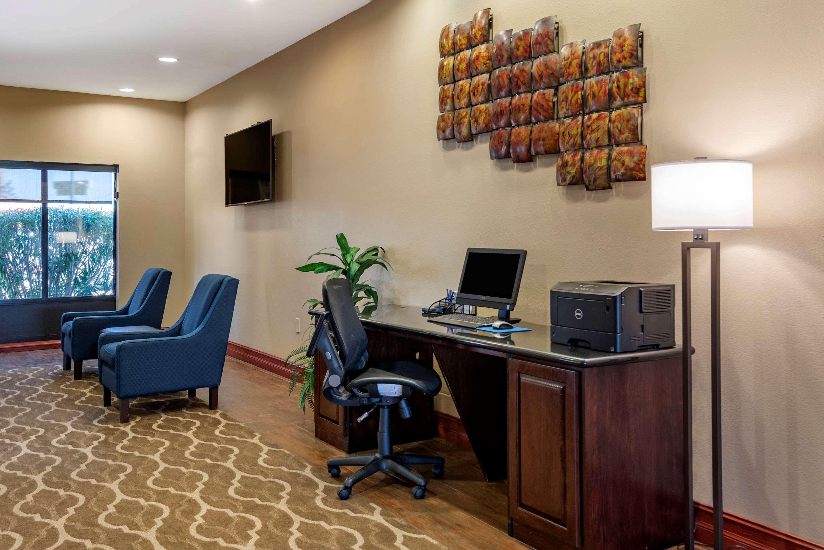 Comfort Suites Airport South Монтгомері Екстер'єр фото