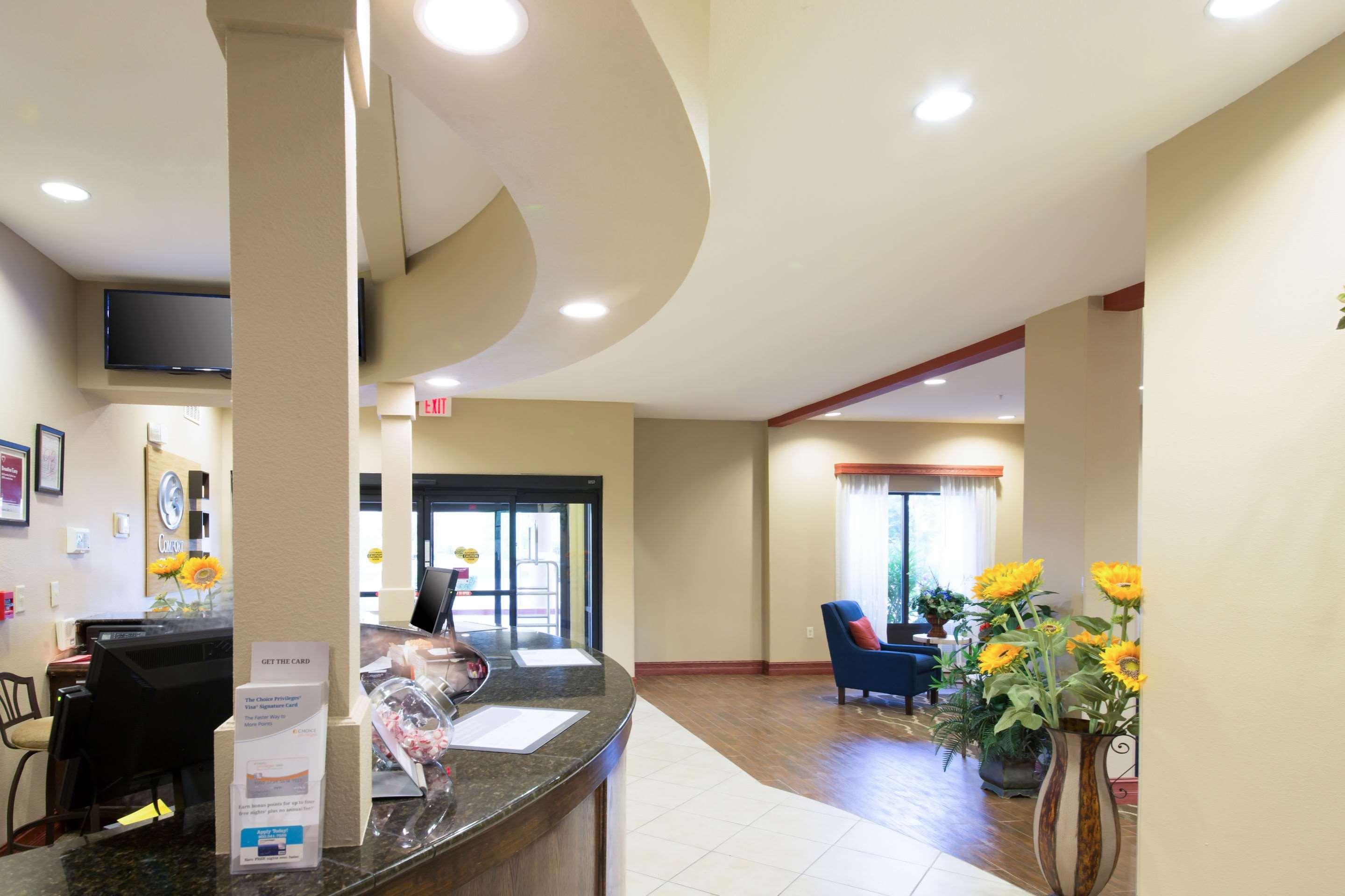 Comfort Suites Airport South Монтгомері Екстер'єр фото