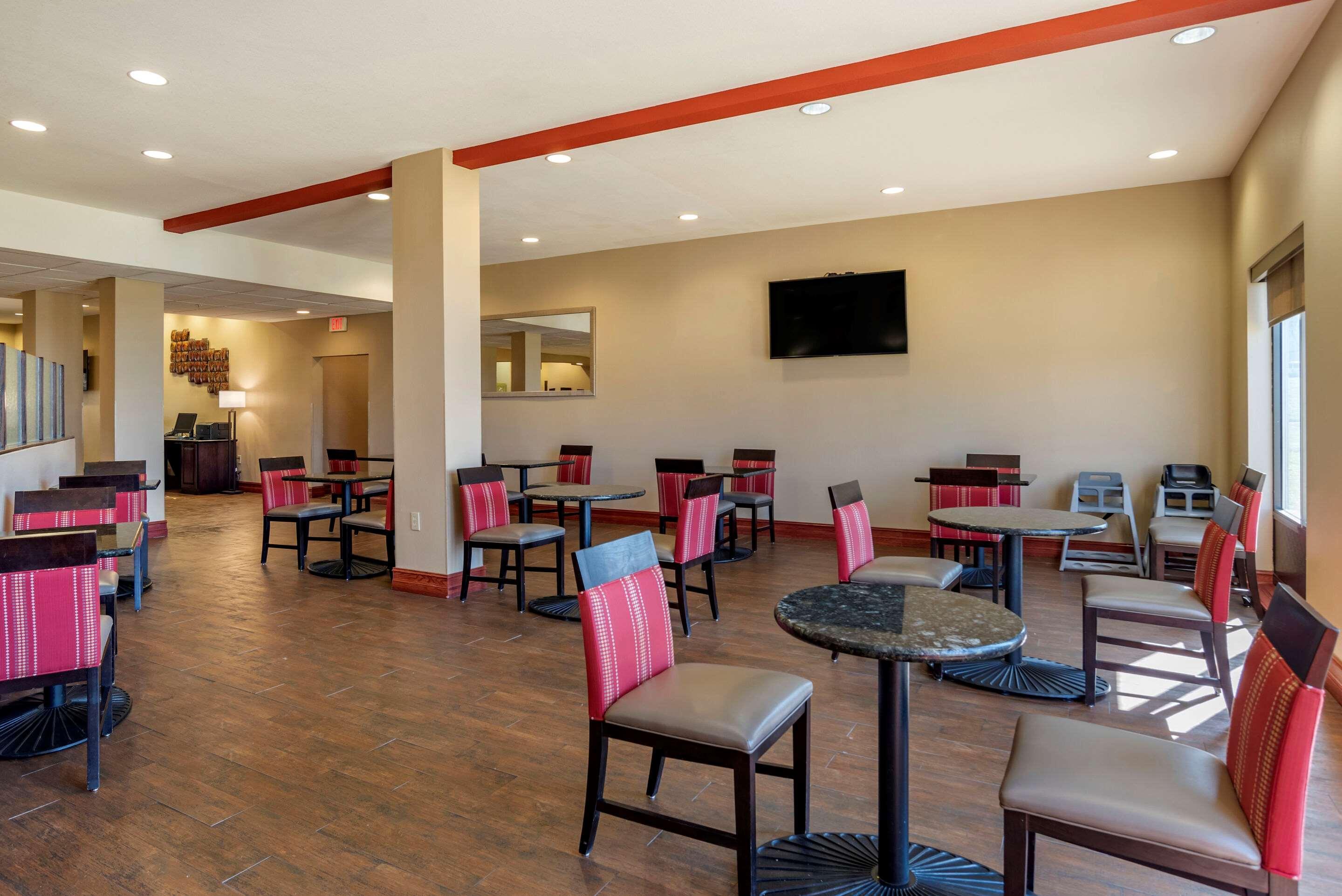 Comfort Suites Airport South Монтгомері Екстер'єр фото
