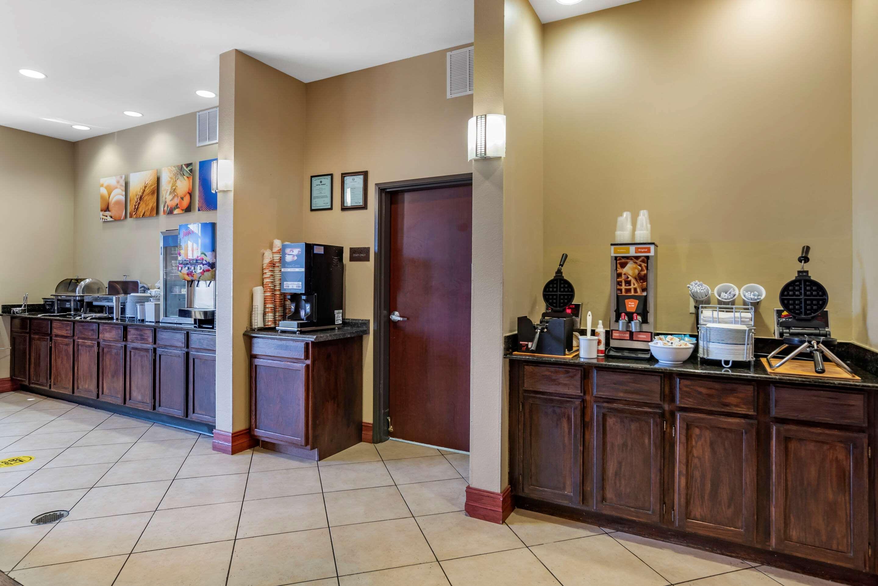 Comfort Suites Airport South Монтгомері Екстер'єр фото