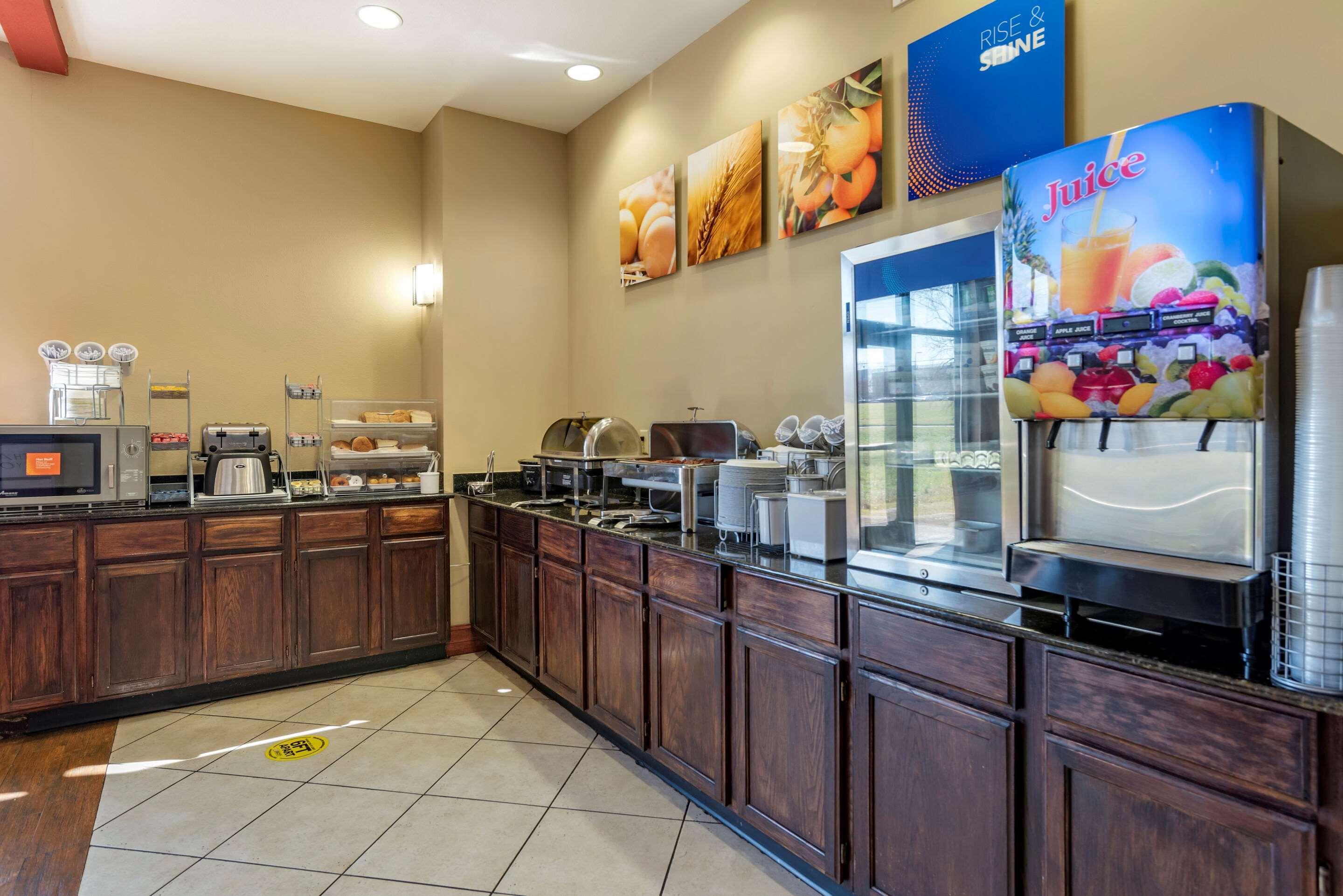 Comfort Suites Airport South Монтгомері Екстер'єр фото