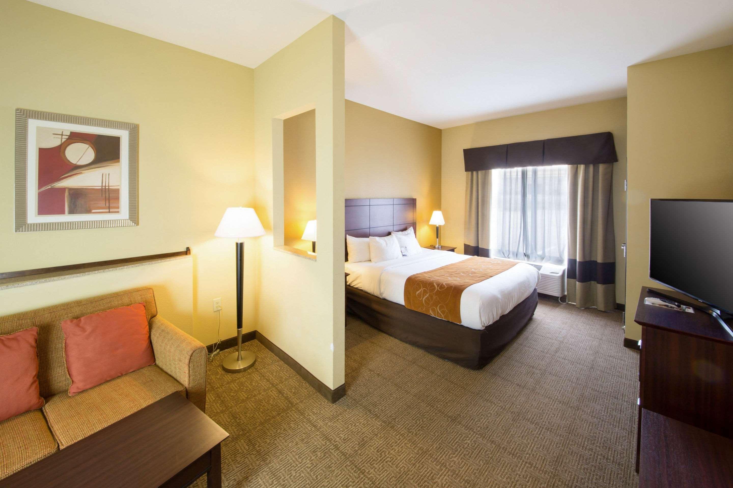 Comfort Suites Airport South Монтгомері Екстер'єр фото