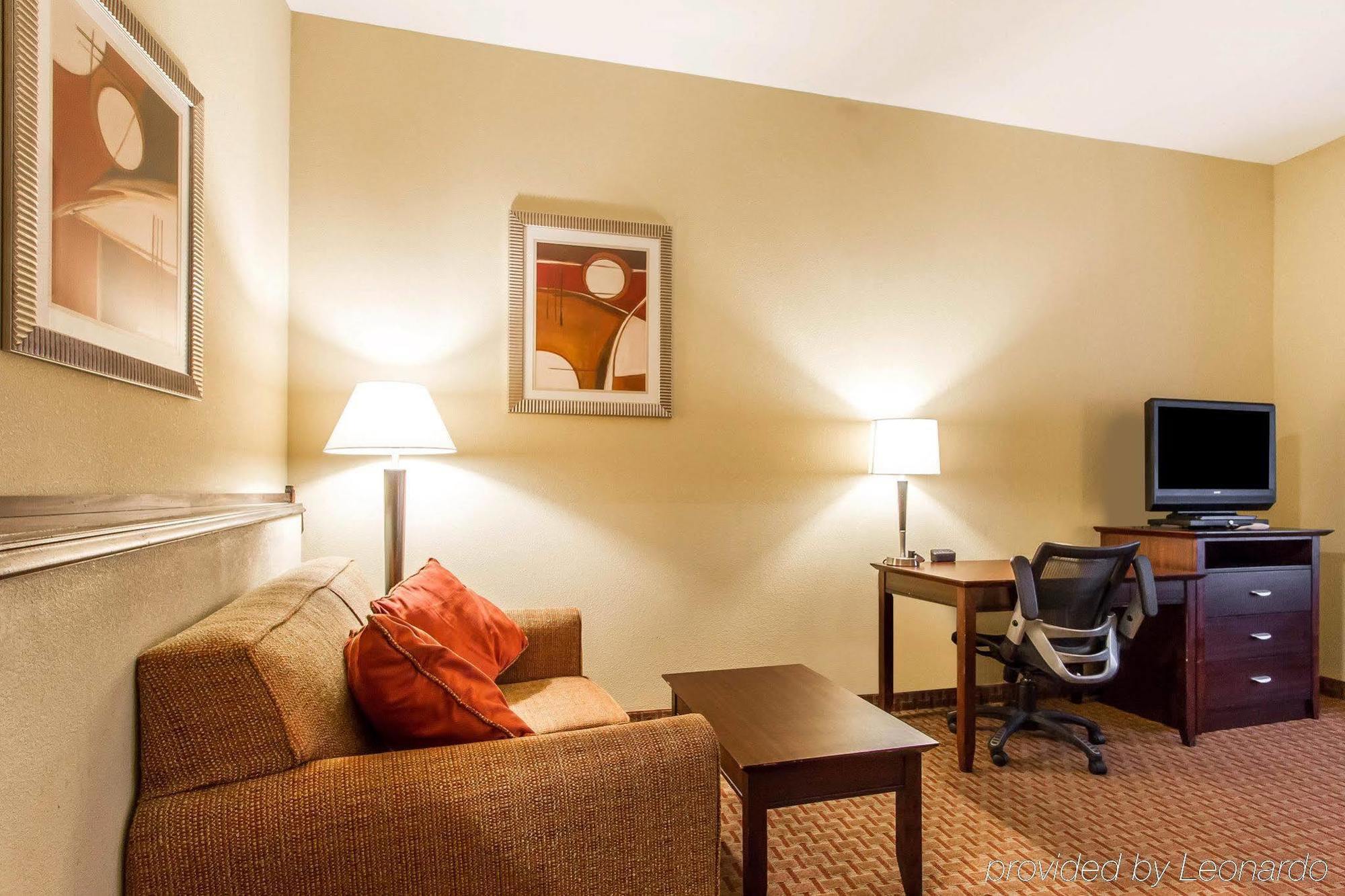 Comfort Suites Airport South Монтгомері Екстер'єр фото
