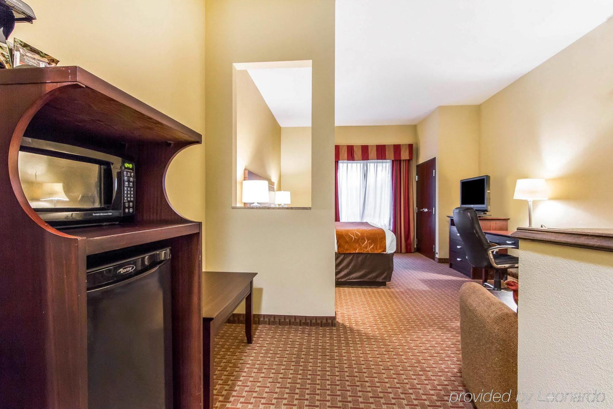 Comfort Suites Airport South Монтгомері Екстер'єр фото